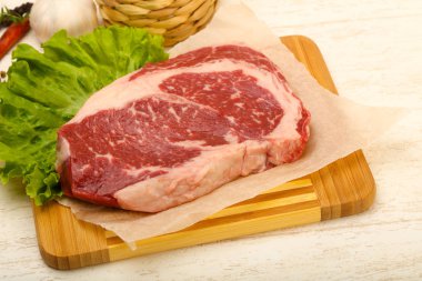 Pirzola pişmeye hazır.