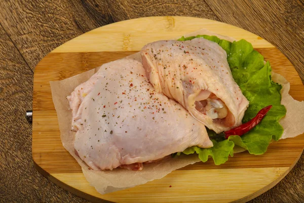 Kyckling Lår Med Kryddor Redo För Matlagning — Stockfoto