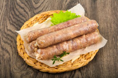 Doğal sosis ızgara veya kızartma için