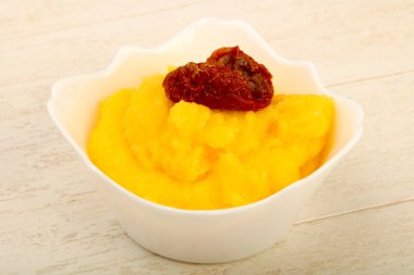 Kuru domatesli Polenta.