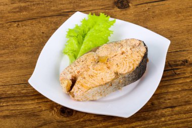 Kekik ile haşlanmış somon