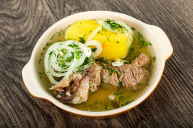 Beyaz et çorbası - kuzu veya dana eti ile Hashlama