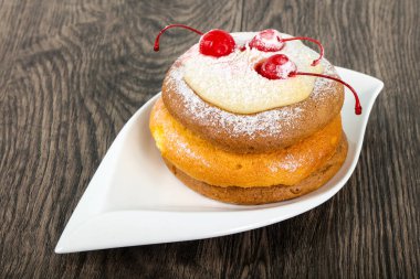 Kiraz ve shugar tozu ile gözleme