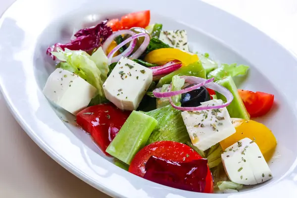 Baharat Ile Geleneksel Yunan Salatası — Stok fotoğraf