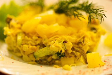 Ananas Tavuk salatası