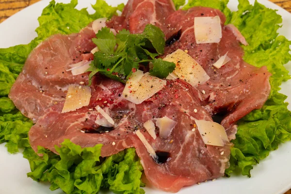 Carpaccio Boeuf Parmesan Feuilles Salade — Photo