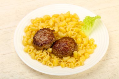 Pirzola ile makarna makarna