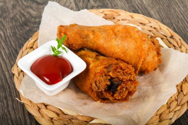 Ketçap ile çıtır tavuk budu