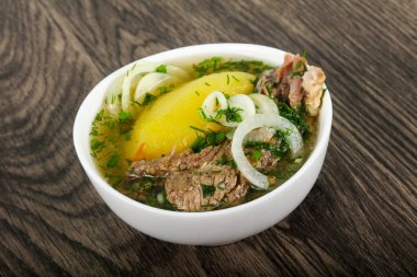 Beyaz et çorbası - kuzu veya dana eti ile Hashlama