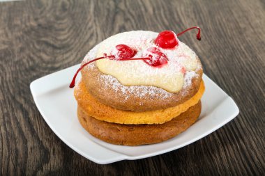 Kiraz ve shugar tozu ile gözleme