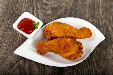 Ketçap ile çıtır tavuk budu