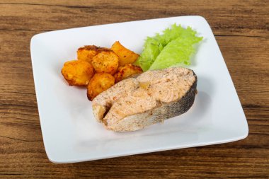 Kekik ile haşlanmış somon