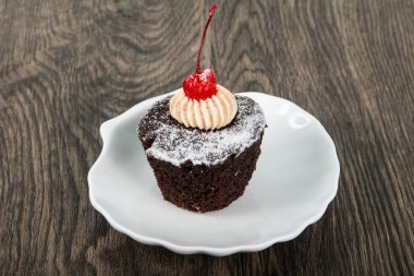 cherry ile çikolatalı kek