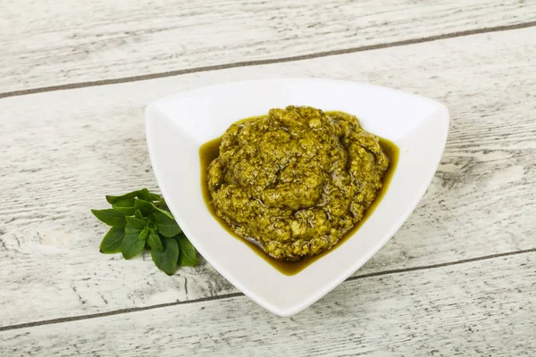 Bazsalikom Szósz Tálba Pesto — Stock Fotó