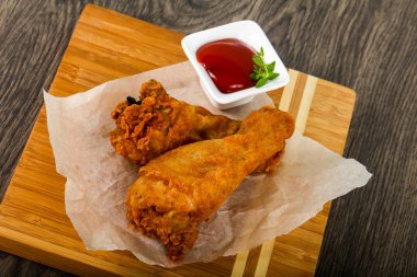 Ketçap ile çıtır tavuk budu