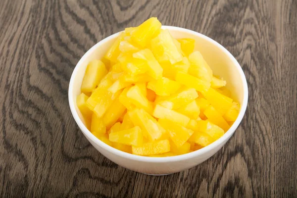 Kabın içinde Konserve ananas