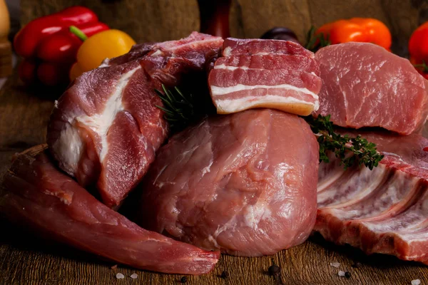 Carne Maiale Cruda Sfondo Legno — Foto Stock