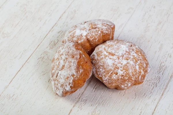 Leckere Und Süße Gebackene Muffins Mit Puderzucker Überzogen — Stockfoto