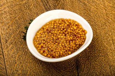 Dijon hardal sos kabın içinde kekik