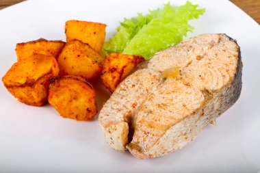 Kekik ile haşlanmış somon