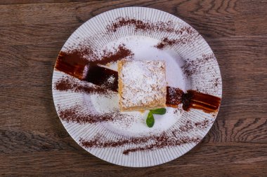 Nane yaprakları hizmet lezzetli Napoleon kek