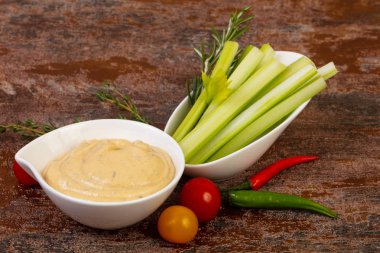 Vejetaryen mutfağı - Kereviz çubuklu humus