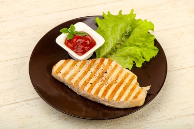 Baharatlar ve sos ızgara hindi biftek