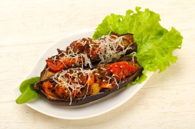 et ve peynir ile doldurulmuş patlıcan