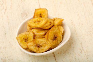 Kuru muz yongaları üzerinde ahşap arka plan