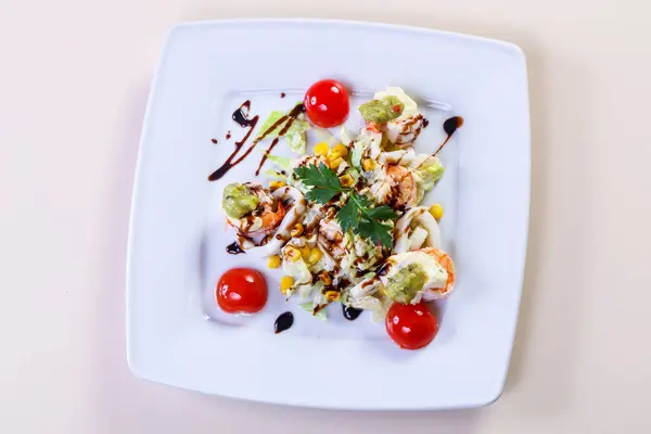 Salada Camarão Com Frutos Mar Abacate — Fotografia de Stock