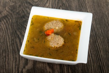 Köfte, patates ve havuç çorbası