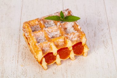 Berry reçel ile tatlı gözleme