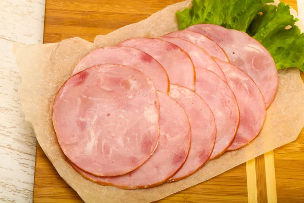 Salsiccia Affettata Con Foglie Insalata — Foto Stock