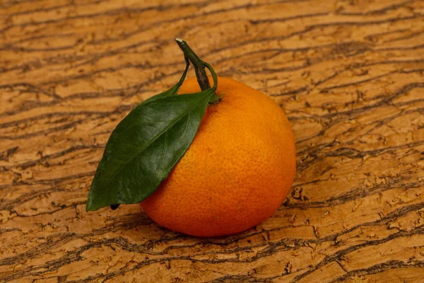Mandarine Mûre Sucrée Aux Feuilles Vertes — Photo