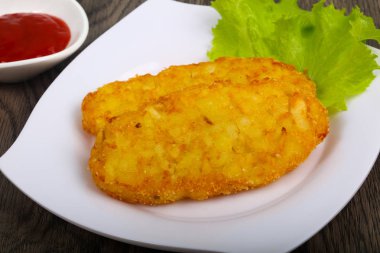 Beyaz tabak patates gözlemesi