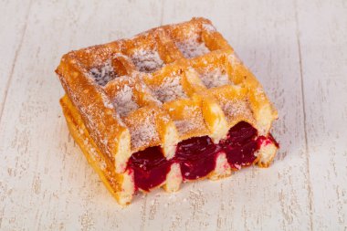 Berry reçel ile tatlı gözleme