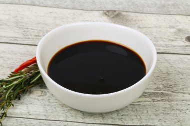 Kasede biber servis edilen soya sosu.