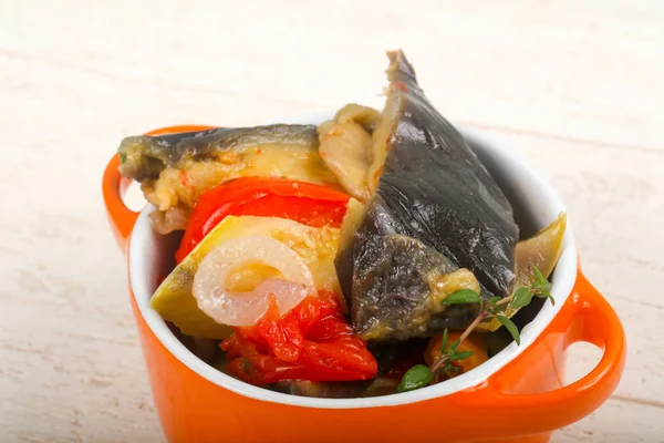 Buğulanmış sebze - patlıcan, domates, biber ve kabak