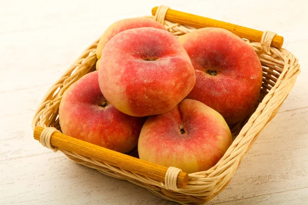 Tatlı ve sulu şeftali