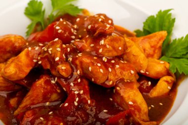 Teriyaki soslu tavuk.