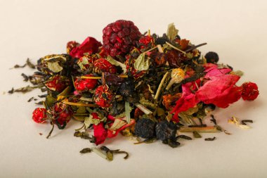 Aroma çay yığın meyve, meyveler ve otlar ile