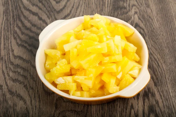 Canned pineapple in the bowl