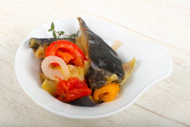 Buğulanmış sebze - patlıcan, domates, biber ve kabak