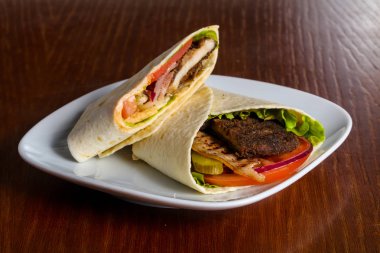 Pide sığır eti ve sebze ile