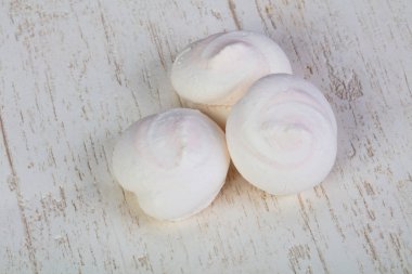 Lezzetli, yumuşak ve tatlı beze