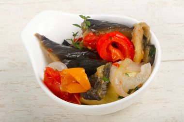 Buğulanmış sebze - patlıcan, domates, biber ve kabak