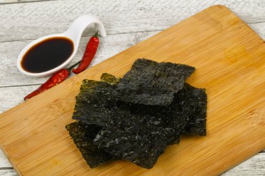 Soya soslu lezzetli Nori cipsi.