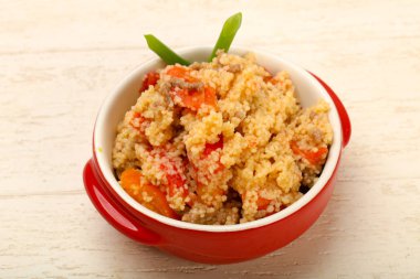 Etli ve sebzeli kuskus.