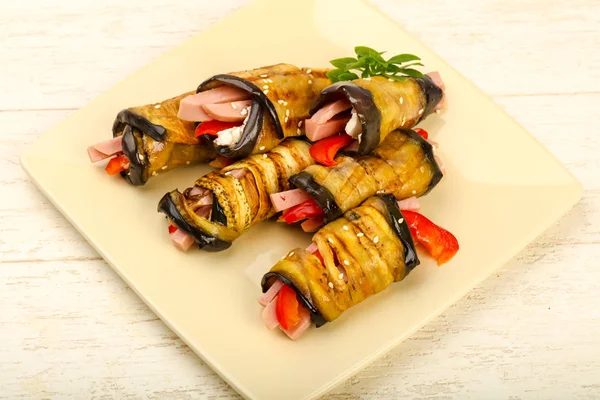 Jambon, peynir ve biber dolması patlıcan