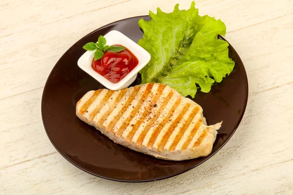 Baharatlar ve sos ızgara hindi biftek